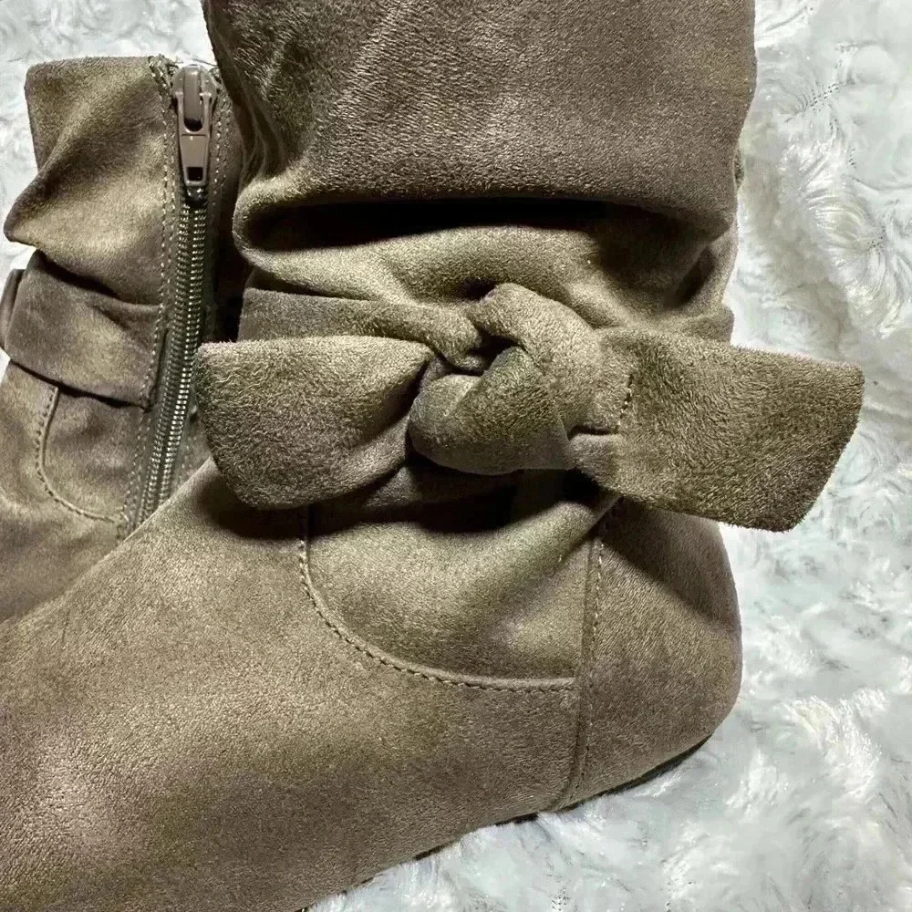 Parker & Sky Toddler‎ Girls Size 13 Color Taupe Bow Slouch Boots